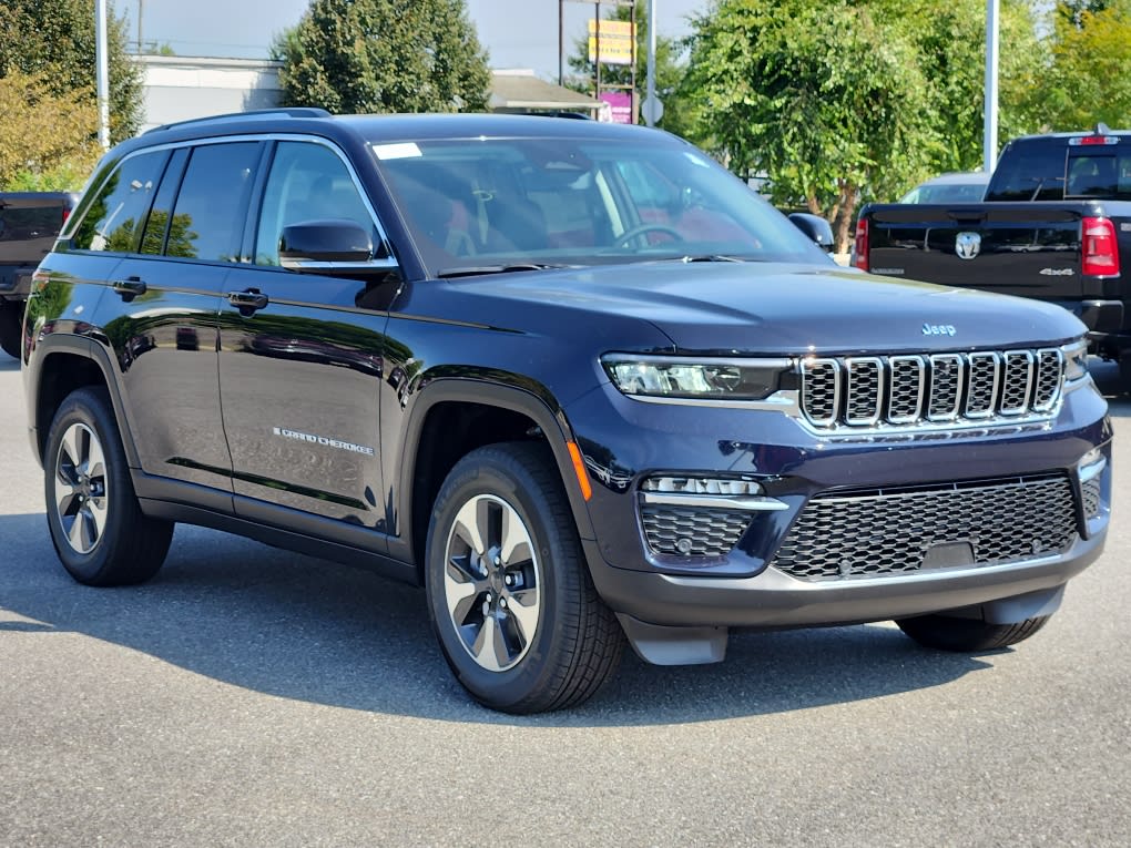 2023 Jeep Cherokee 4xe photo 2