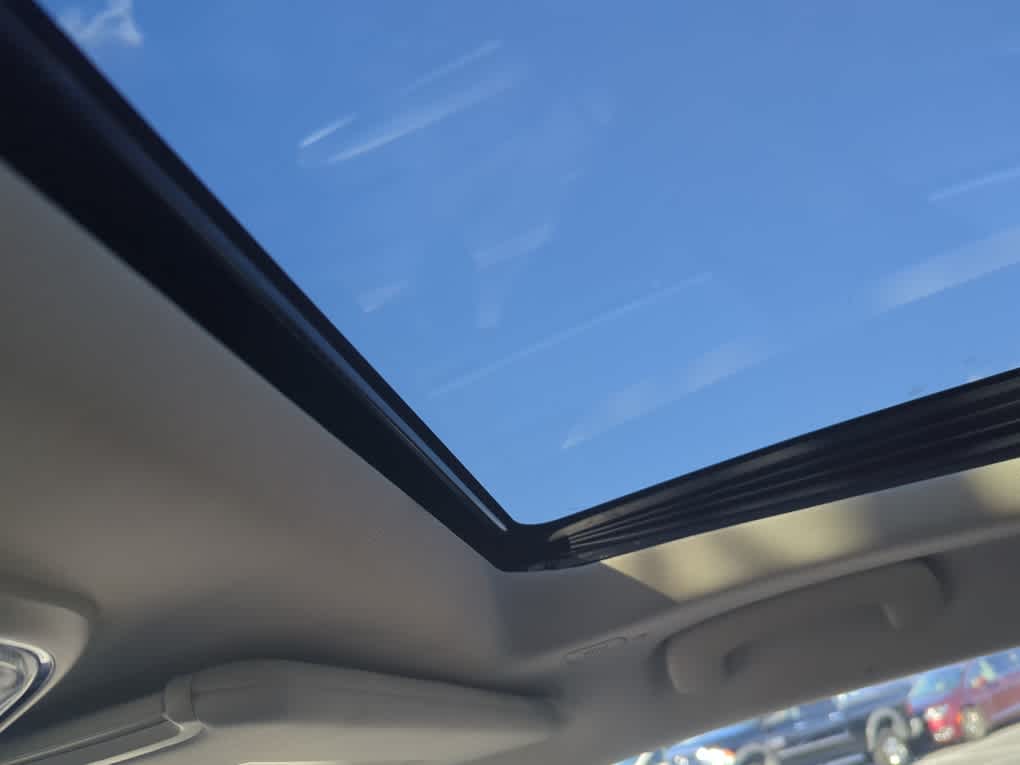 2023 Chrysler 300 Touring L photo 4