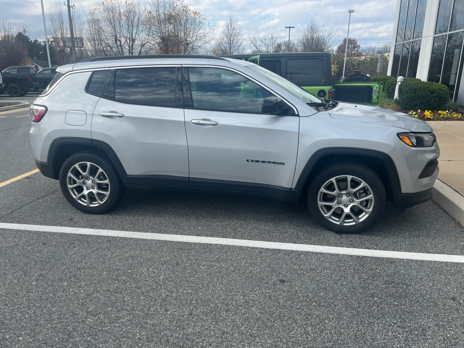2024 Jeep Compass Latitude Lux photo 4