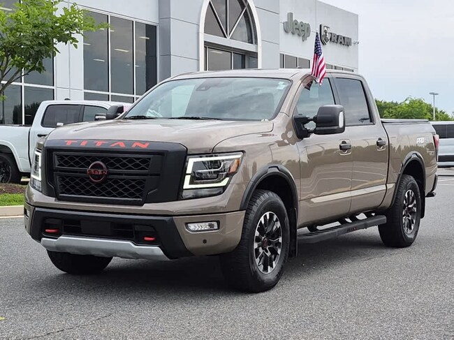 2023 Nissan Titan PRO-4X 4x4 Crew Cab Truck Crew Cab