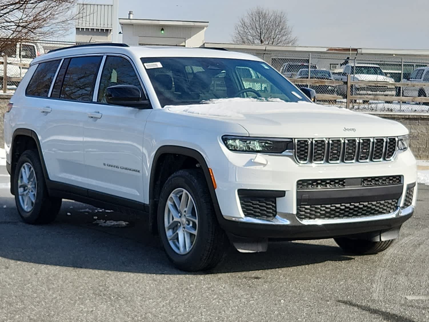 2025 Jeep Grand Cherokee Laredo photo 2