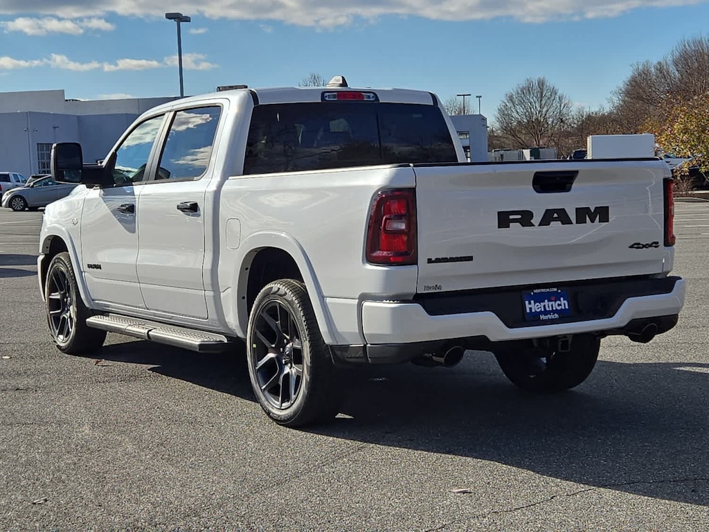 New 2026 Ram 1500 LARAMIE CREW CAB 4X4 5'7 BOX Pickup
