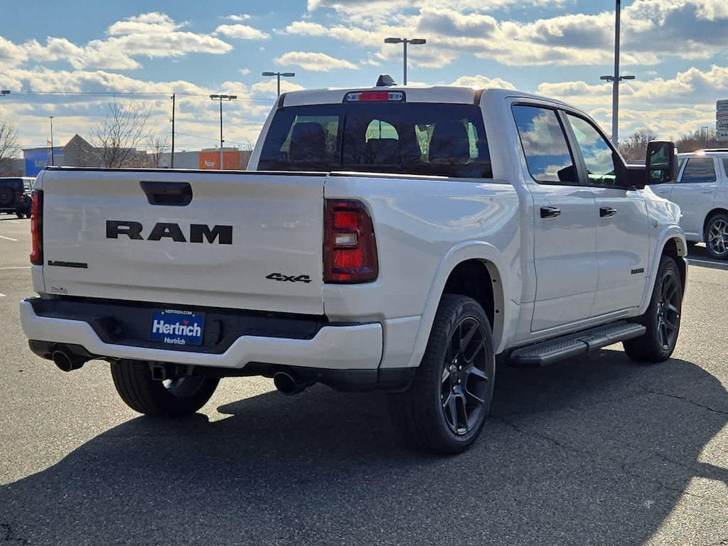 New 2026 Ram 1500 LARAMIE CREW CAB 4X4 5'7 BOX Pickup