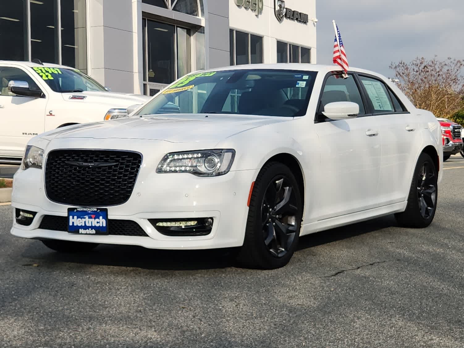 2023 Chrysler 300 Touring L's photo