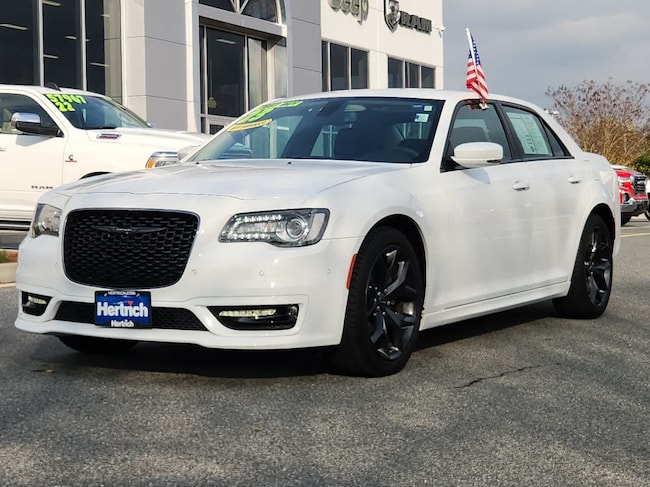 2023 Chrysler 300 Touring L Sedan