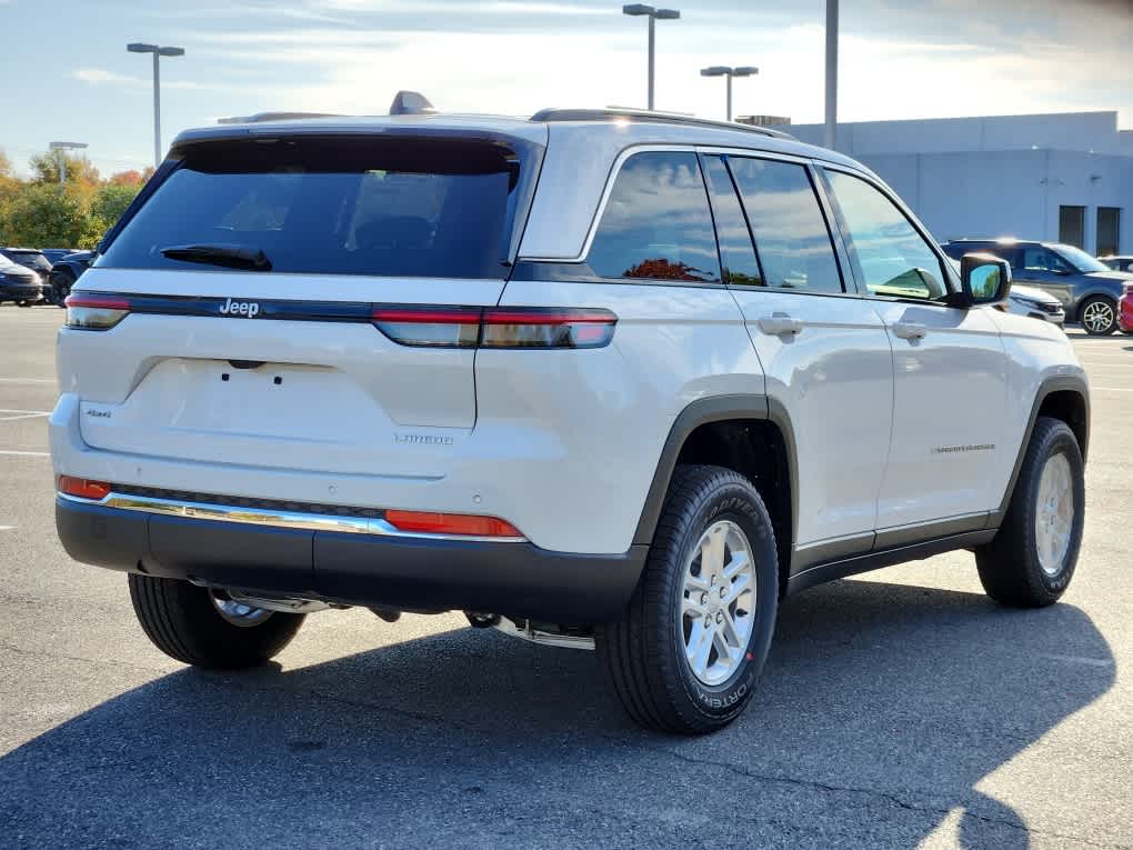2025 Jeep Grand Cherokee Laredo photo 3
