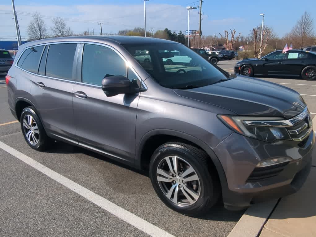 View vehicle photo 4