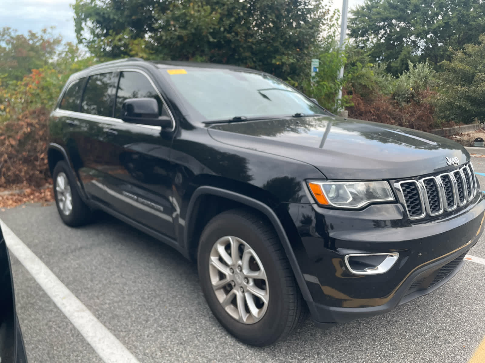 2021 Jeep Grand Cherokee Laredo E photo 3