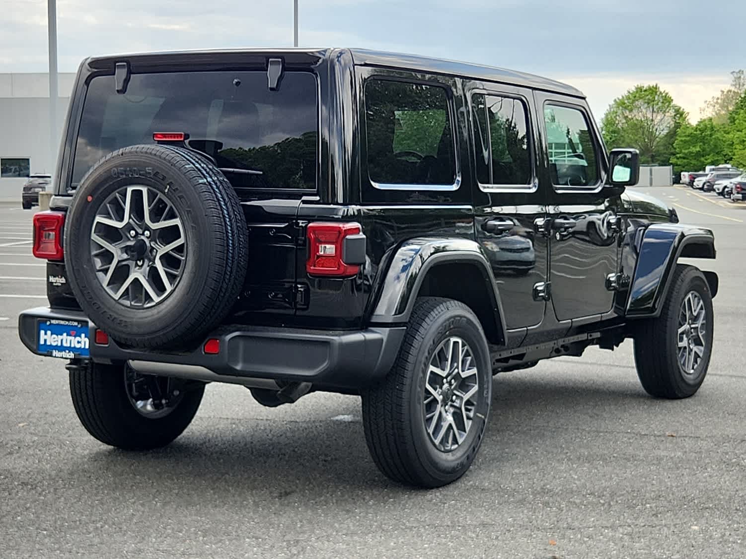 2025 Jeep Wrangler Sahara photo 3