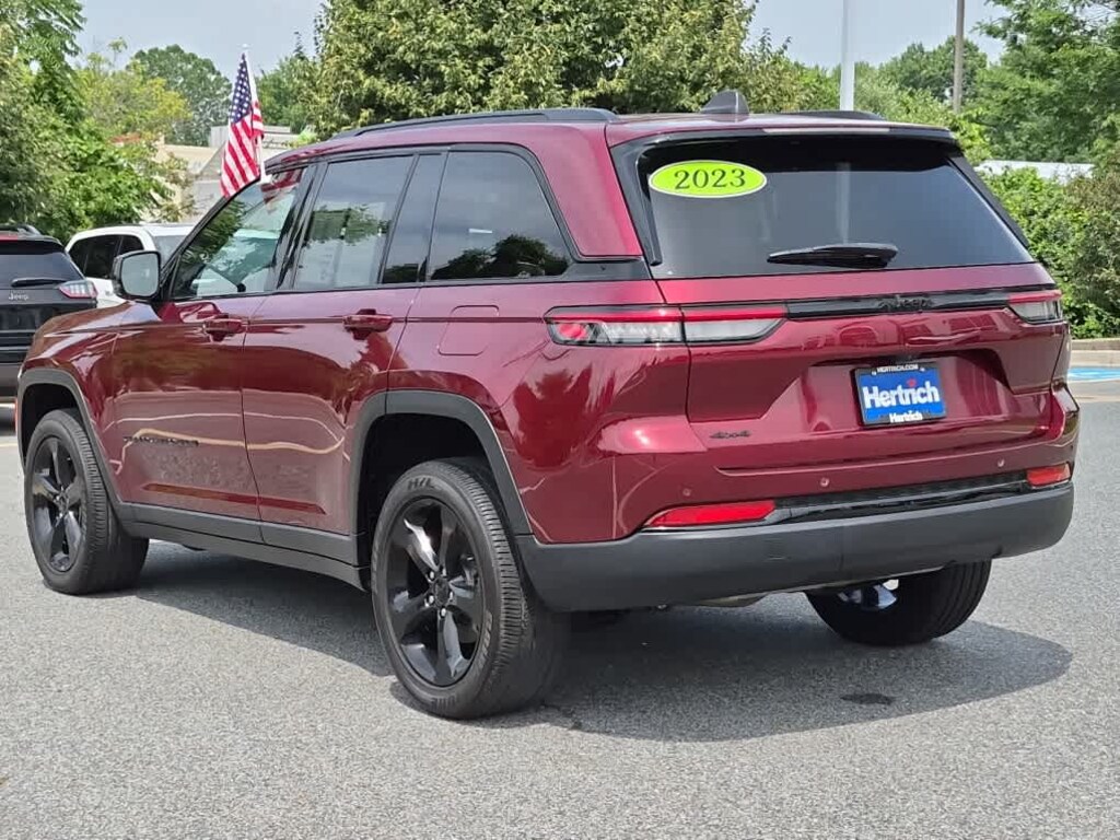 Used 2023 Jeep Grand Cherokee Altitude SUV