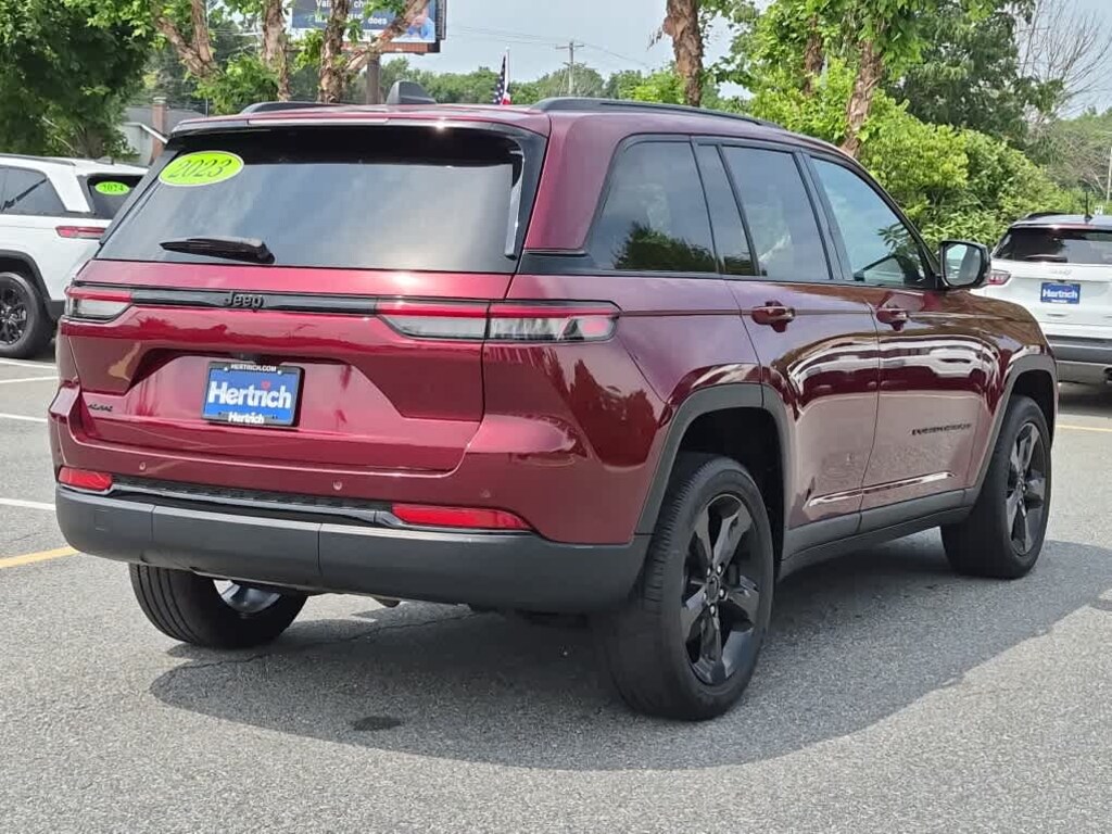 Used 2023 Jeep Grand Cherokee Altitude SUV