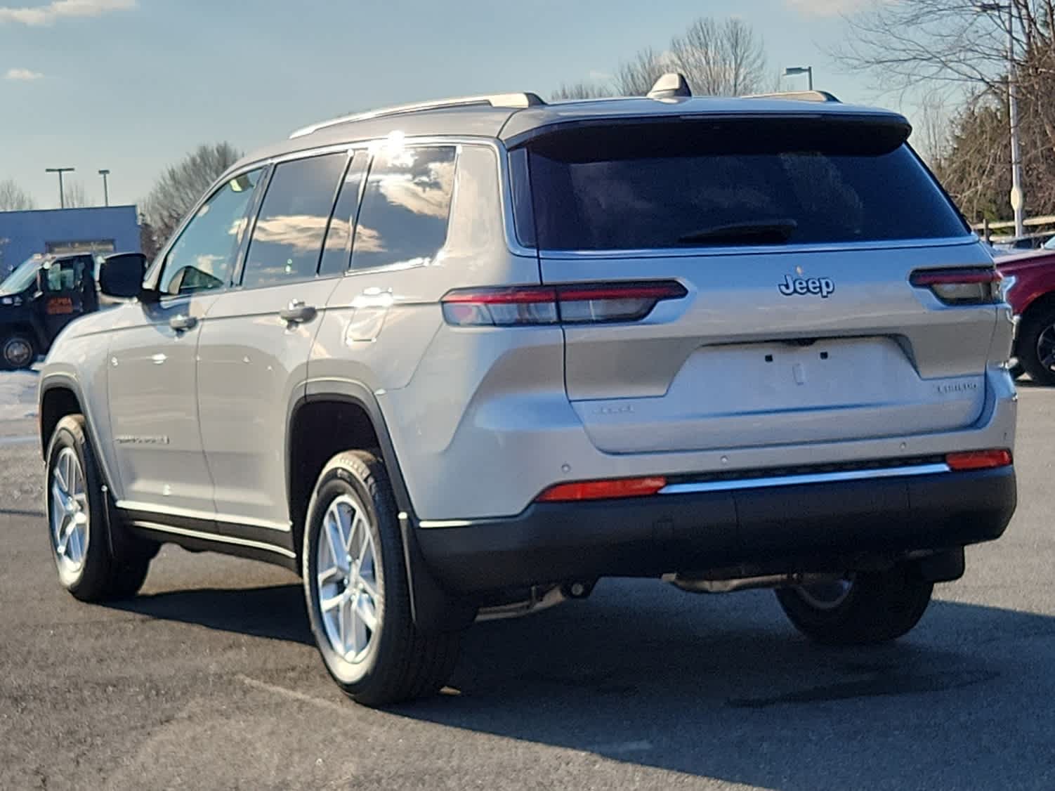 2025 Jeep Grand Cherokee Laredo X photo 4