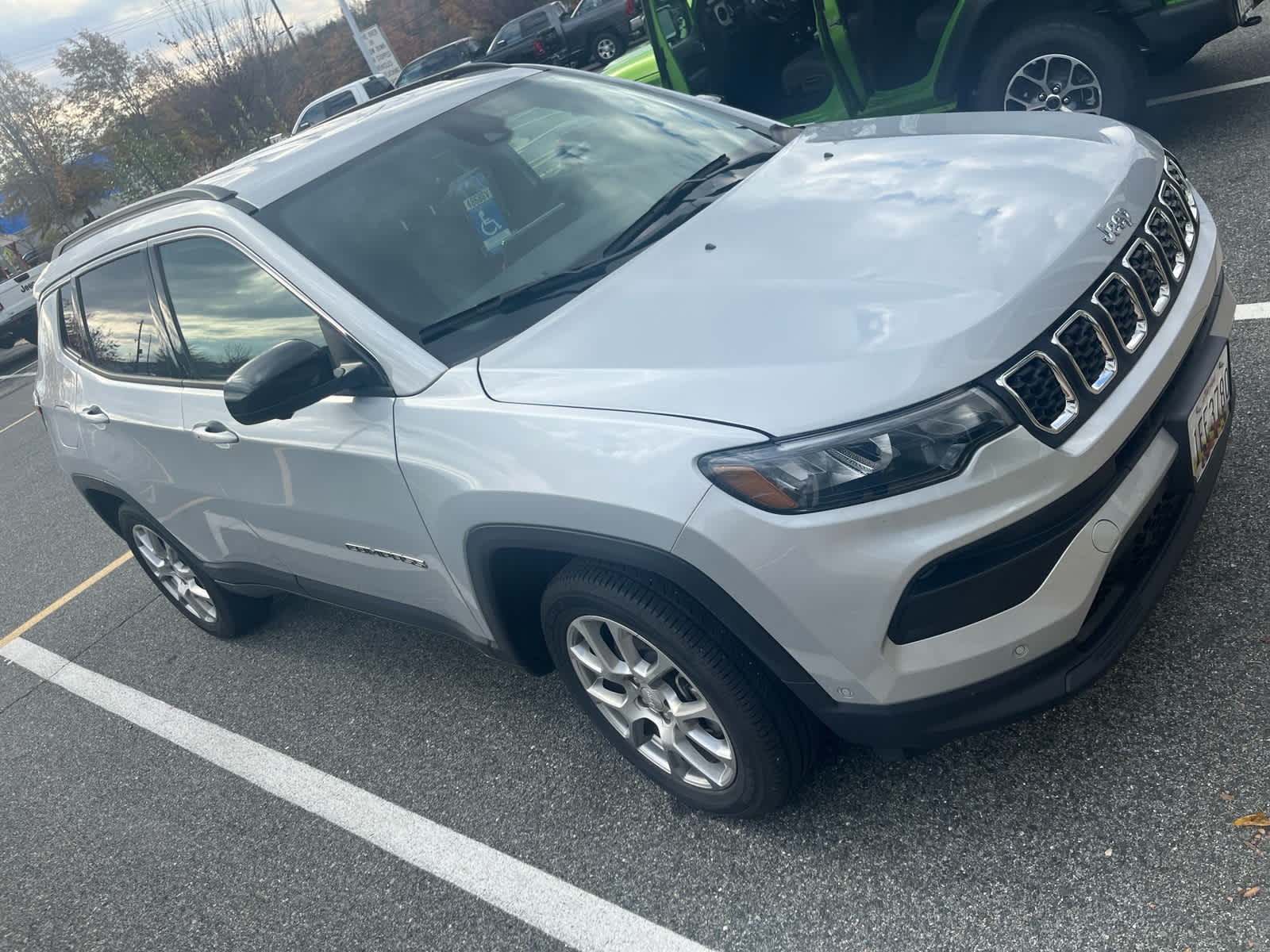 2024 Jeep Compass Latitude Lux photo 2