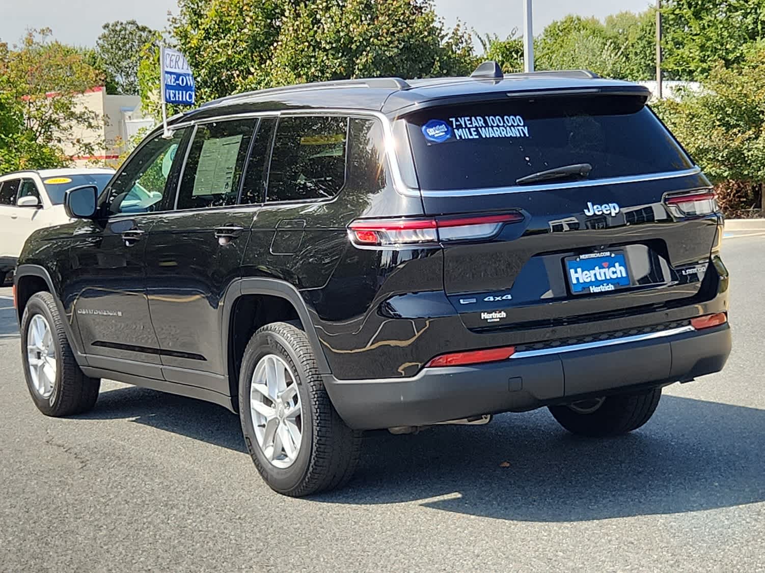 2022 Jeep Grand Cherokee Laredo photo 4