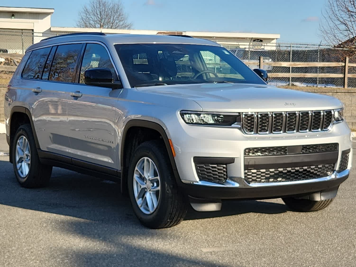 2025 Jeep Grand Cherokee Laredo X photo 2