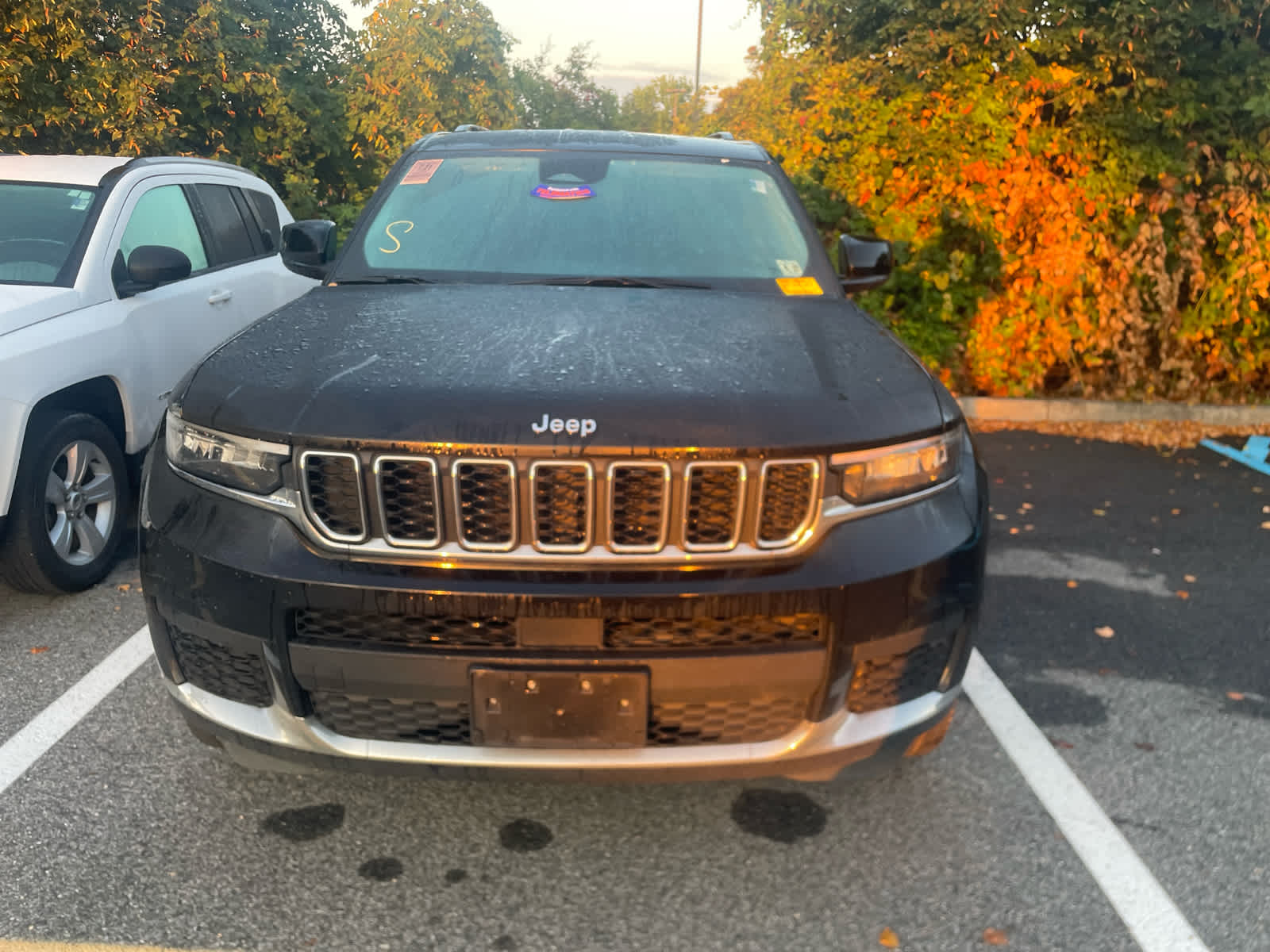 2022 Jeep Grand Cherokee Laredo photo 2