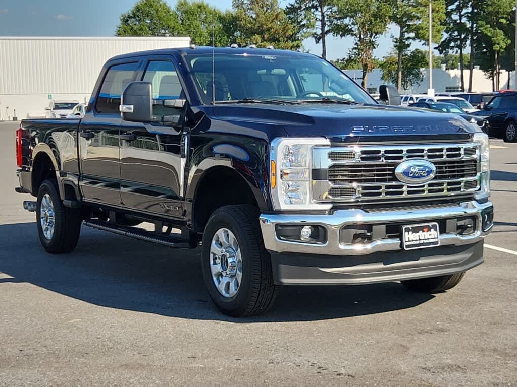 Used 2024 Ford Super Duty F-250 SRW XLT 4WD Crew Cab 6.75 Box Truck Crew Cab