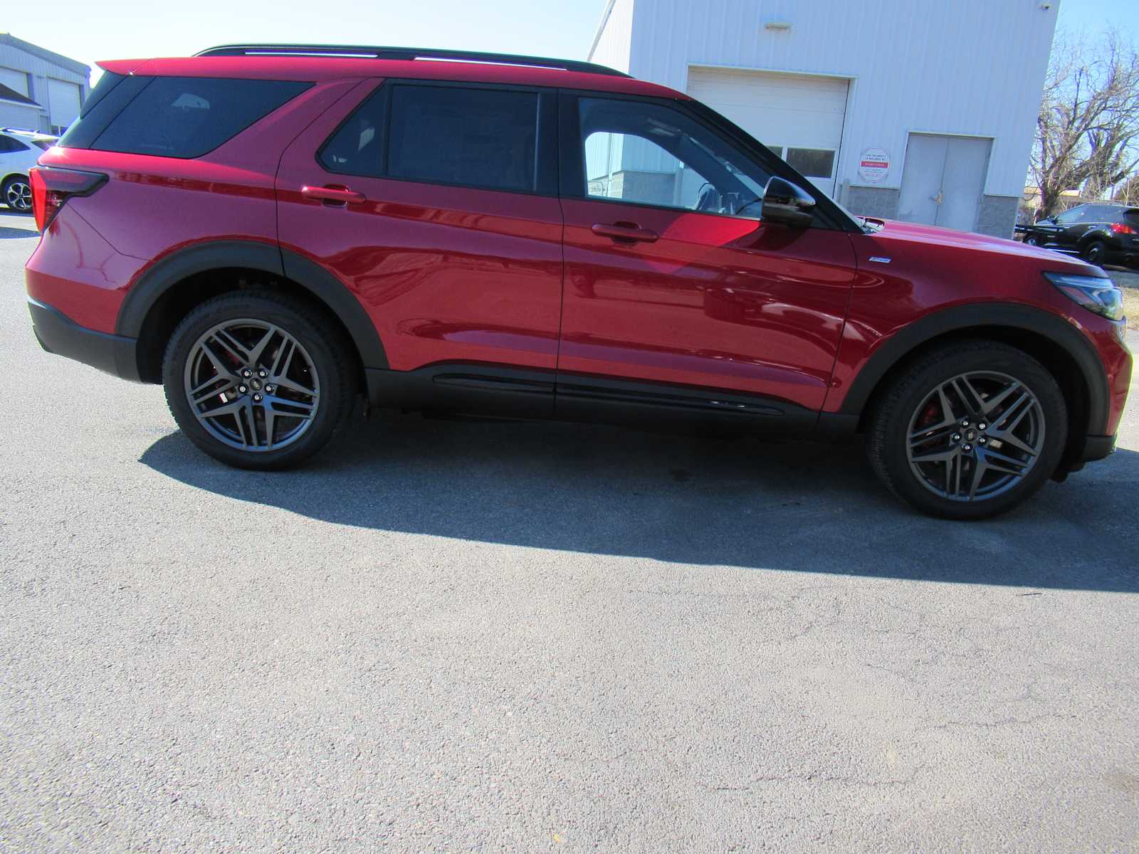 2025 Ford Explorer ST-Line photo 4