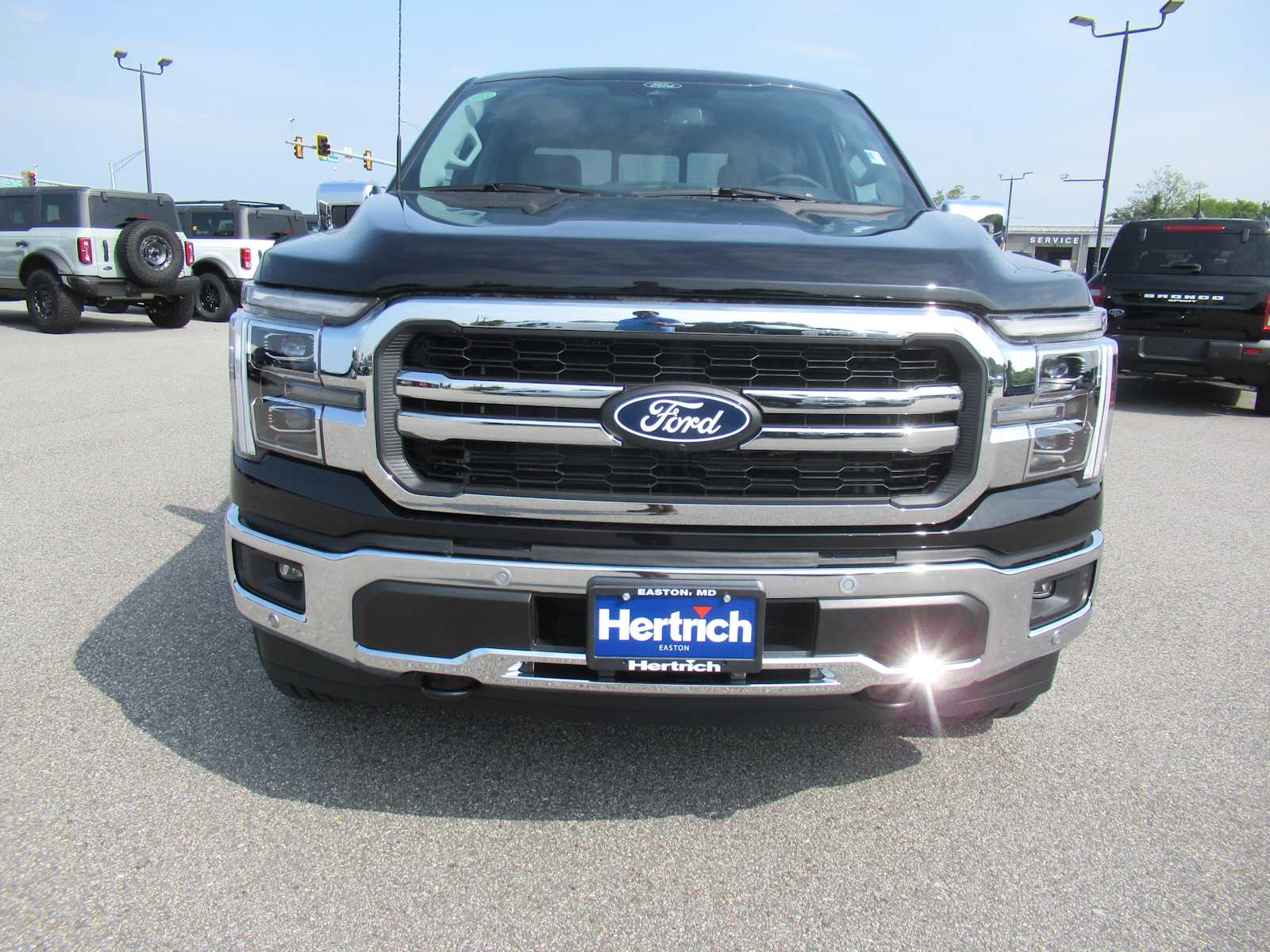 2025 Ford F-150 Lariat photo 2