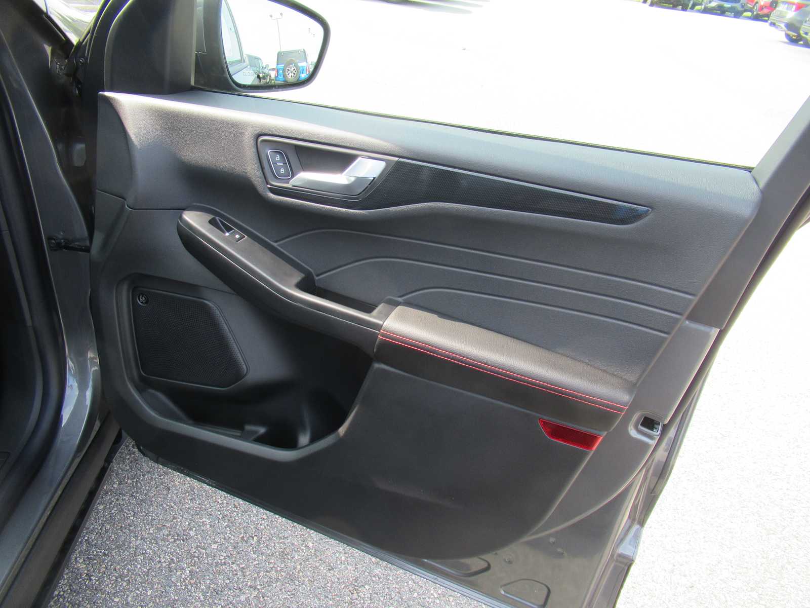 2025 Ford Escape ST-Line Select - Photo 11