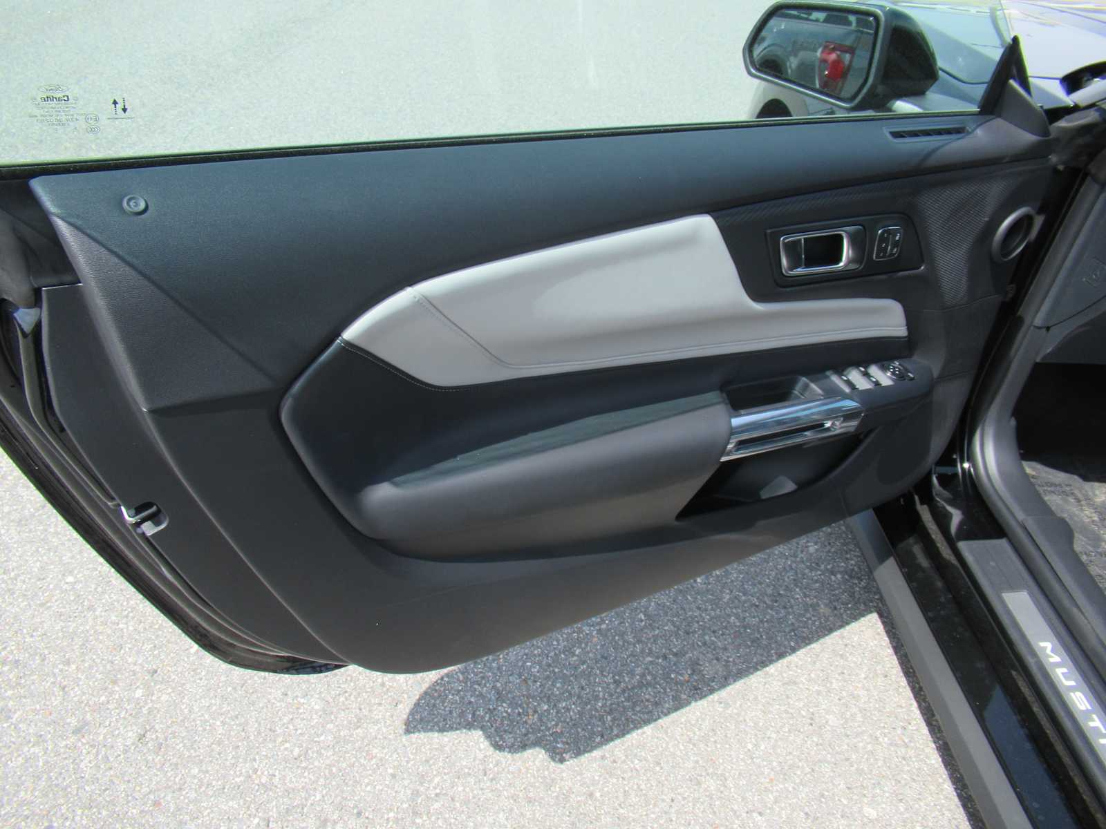 2025 Ford Mustang GT Premium Convertible - Photo 11