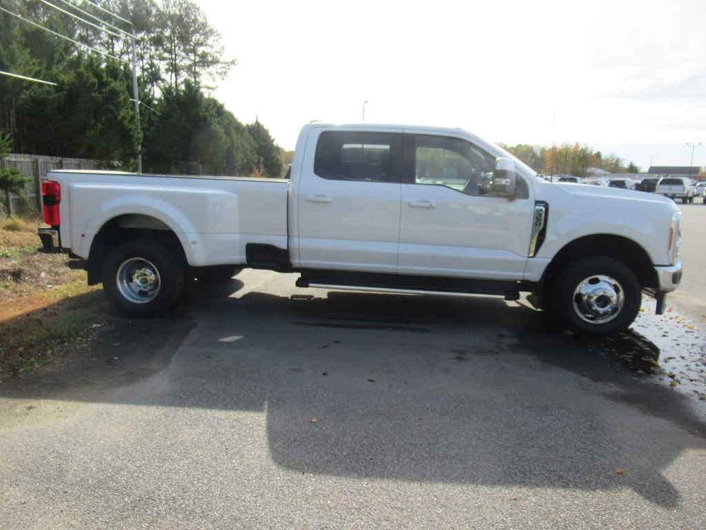 Used 2023 Ford Super Duty F-350 DRW Lariat 4WD Crew Cab 8 Box Truck Crew Cab