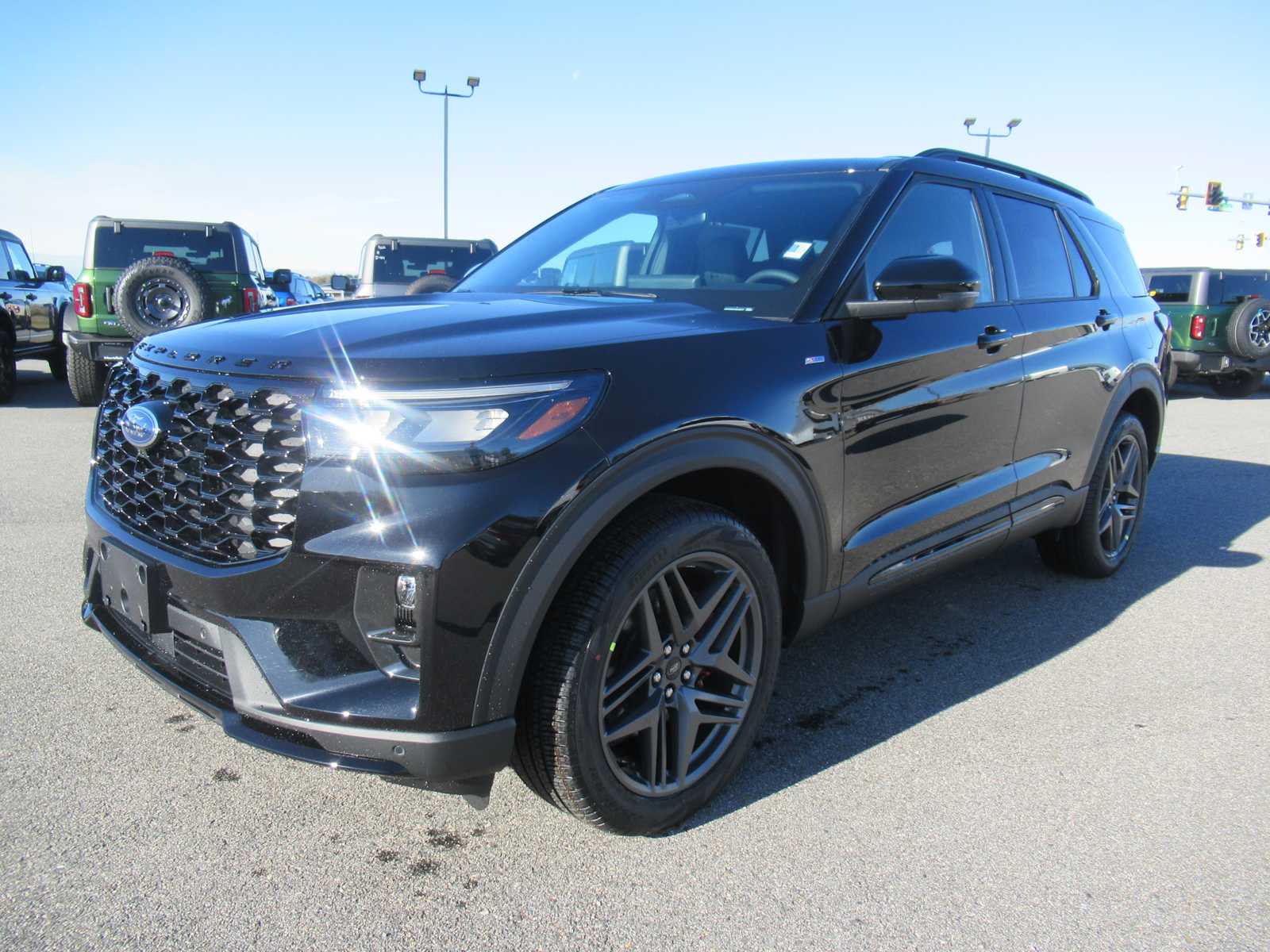 2026 Ford Explorer ST-LINE's photo
