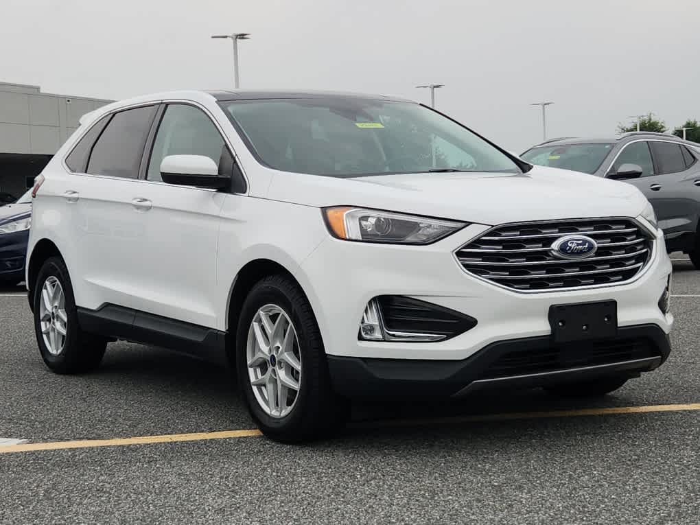 2022 Ford Edge SEL photo 2