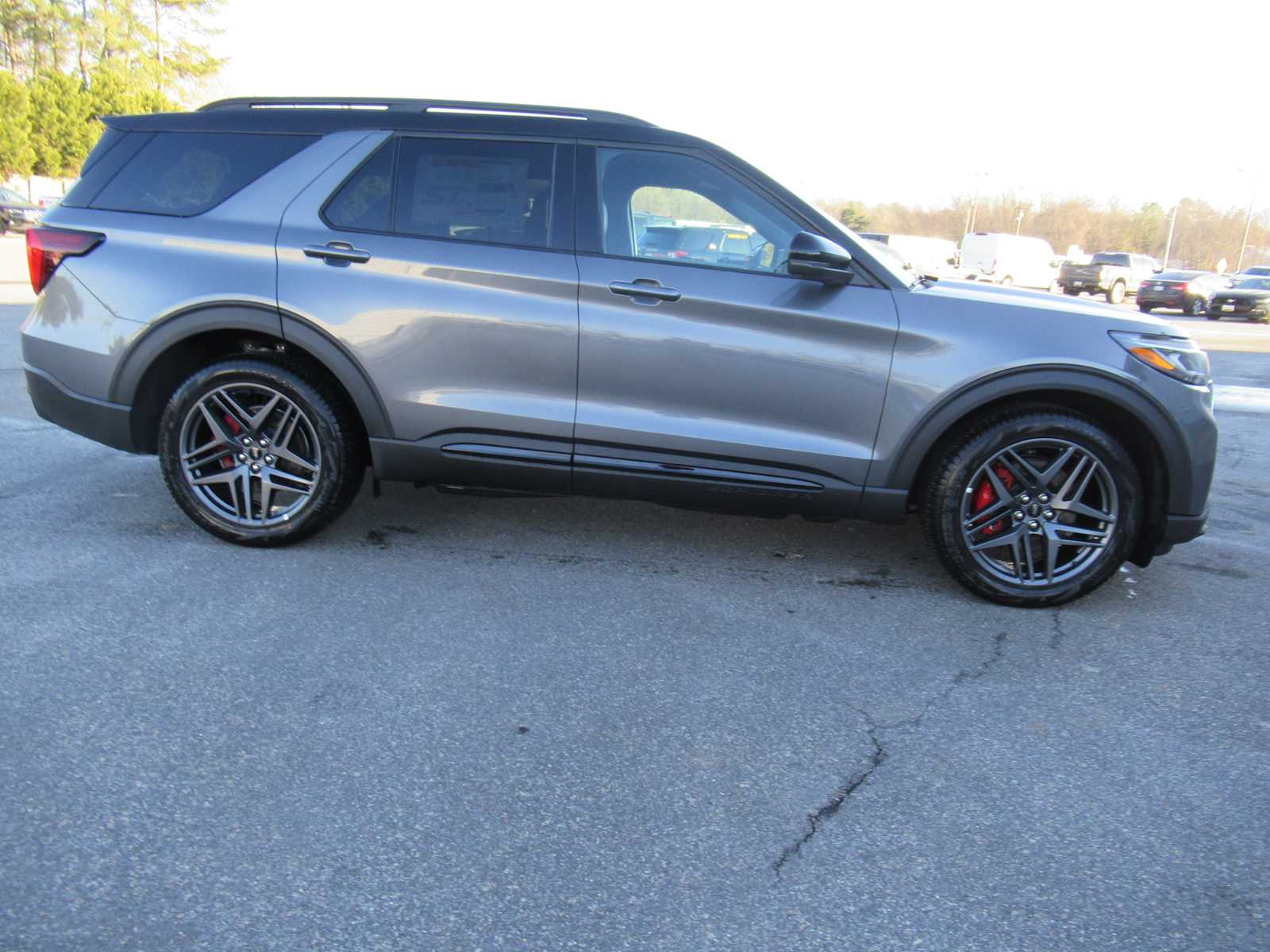 2025 Ford Explorer ST photo 4