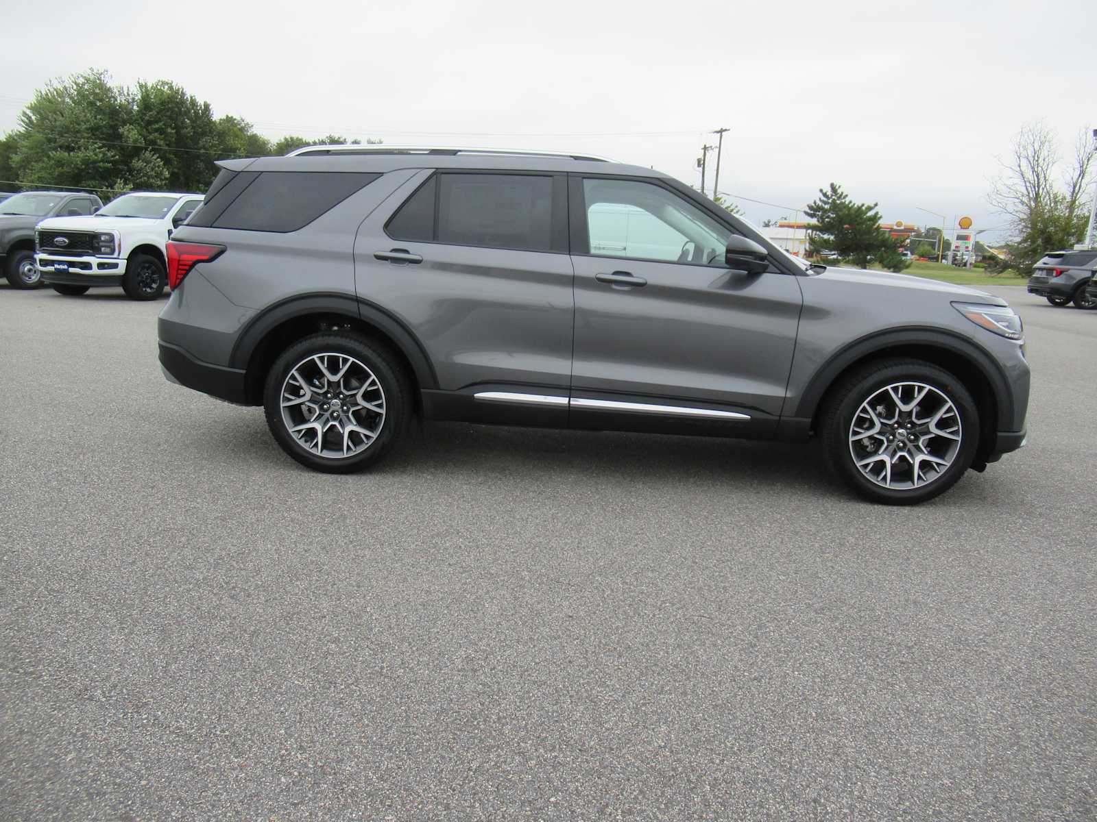 2025 Ford Explorer Platinum photo 3