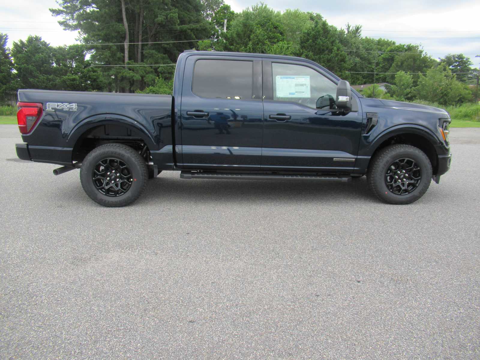 2025 Ford F-150 XLT photo 3