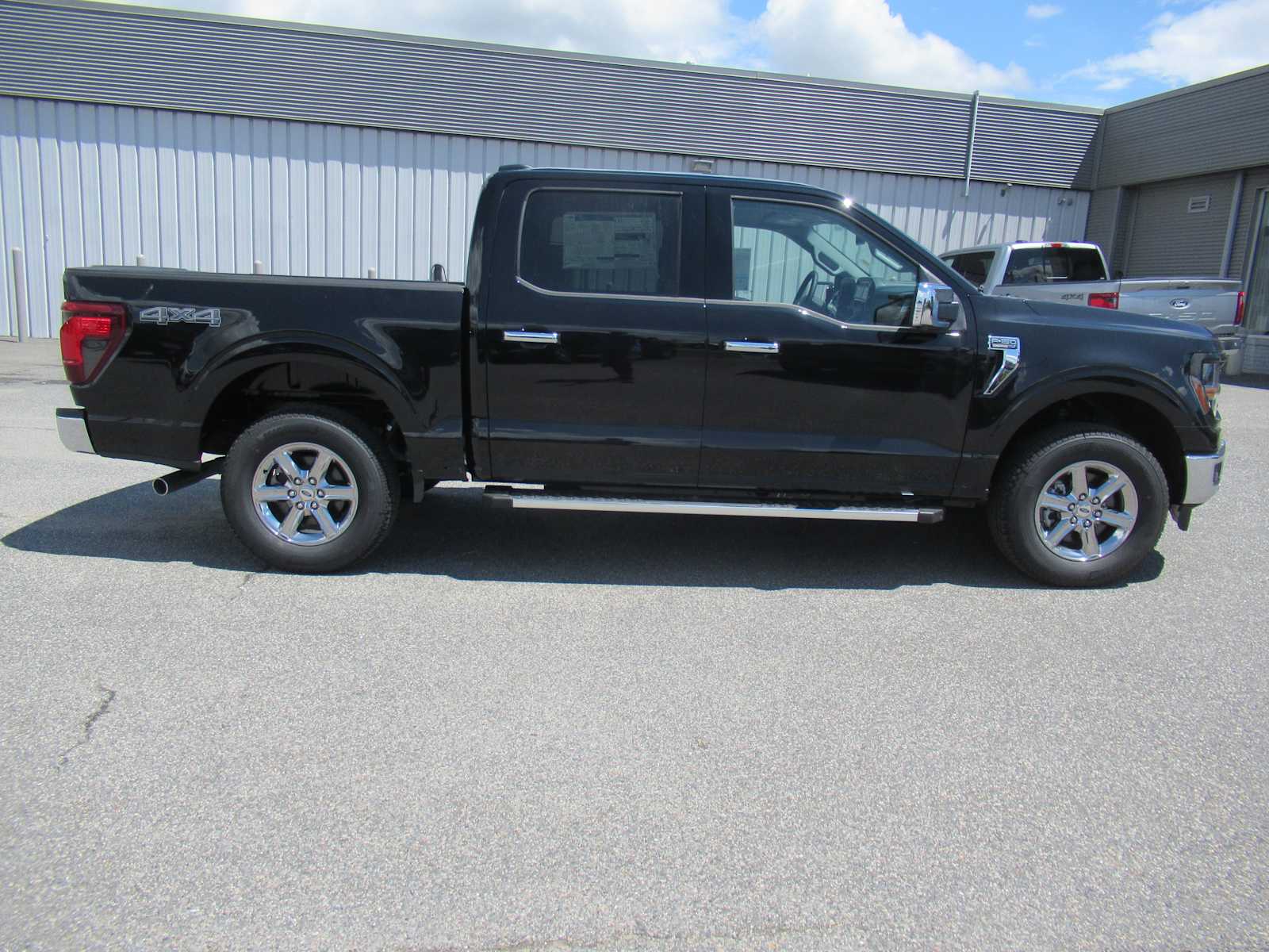 2025 Ford F-150 XLT photo 4