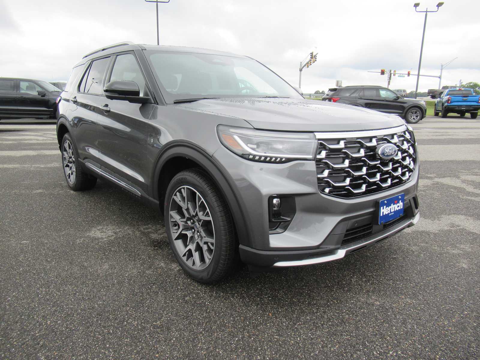 2025 Ford Explorer Platinum photo 2