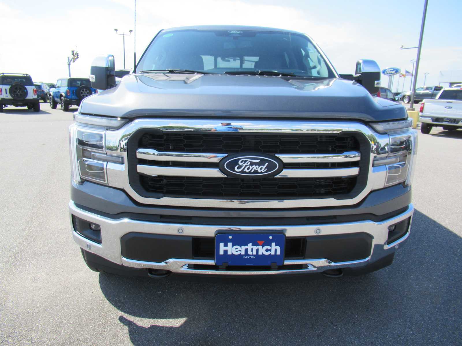 2025 Ford F-150 Lariat photo 2