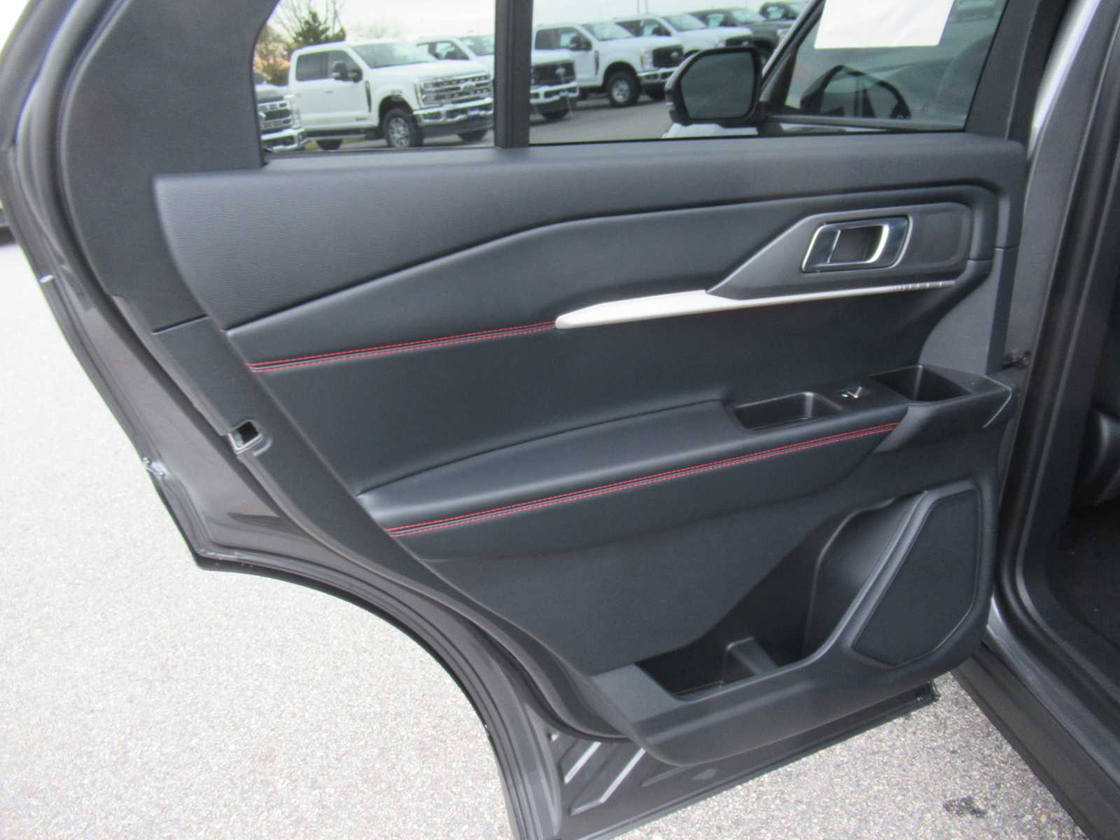 2026 Ford Explorer ST-Line - Photo 13