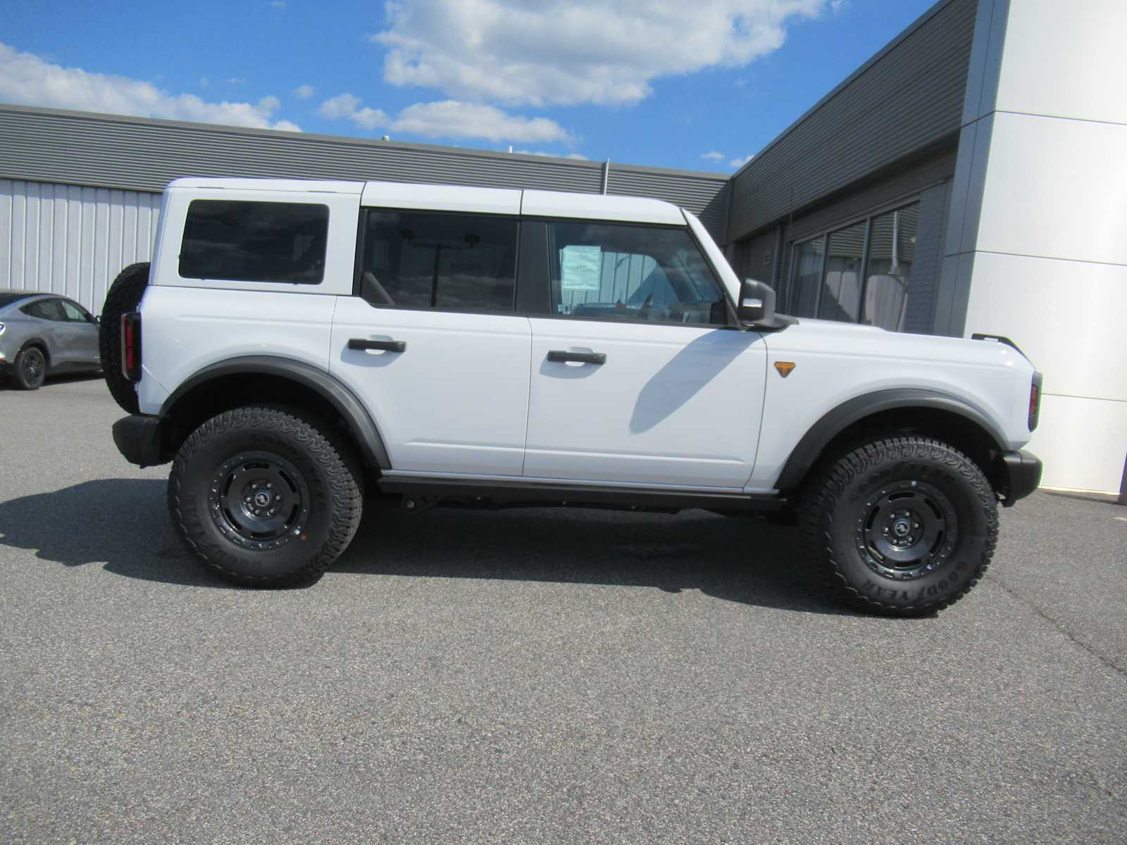 2025 Ford Bronco Badlands photo 3