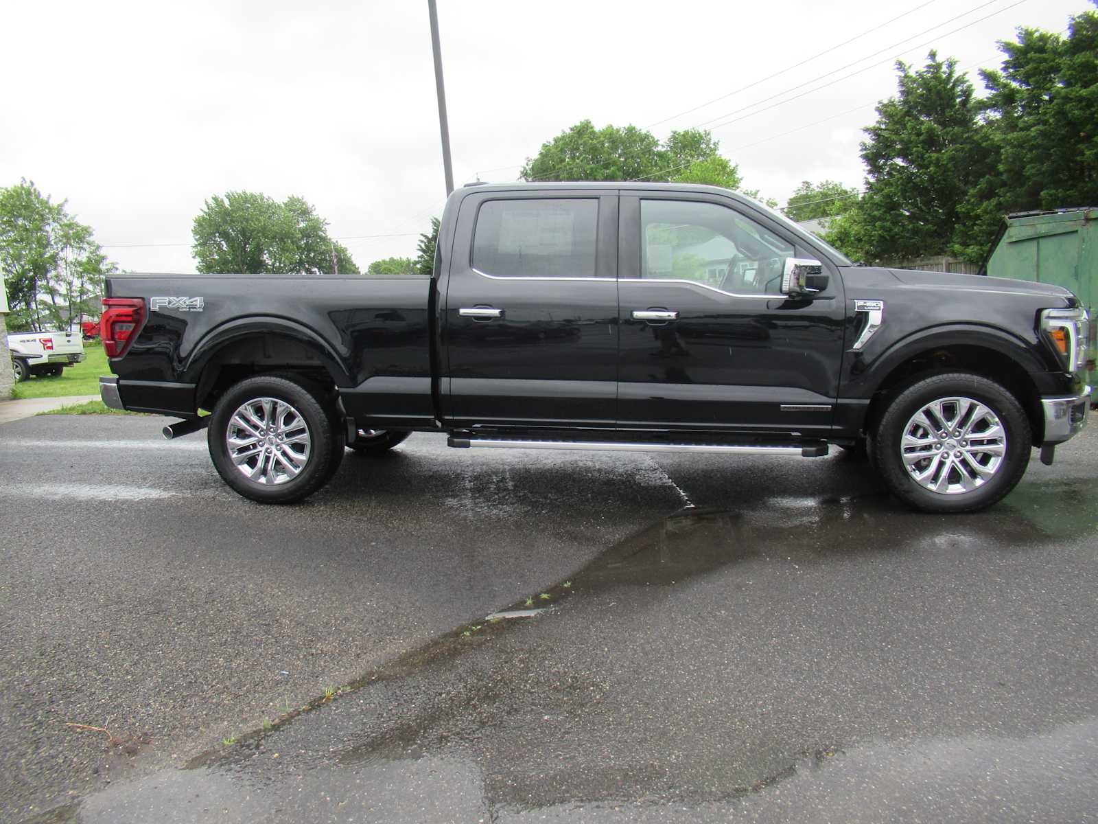 2025 Ford F-150 Lariat photo 4