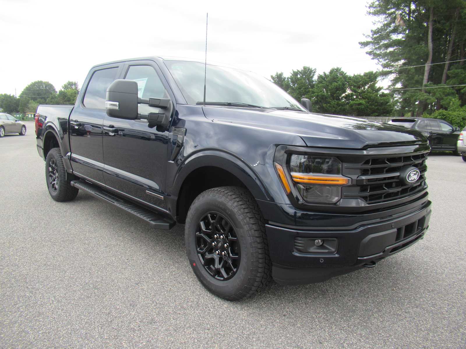 2025 Ford F-150 XLT photo 2