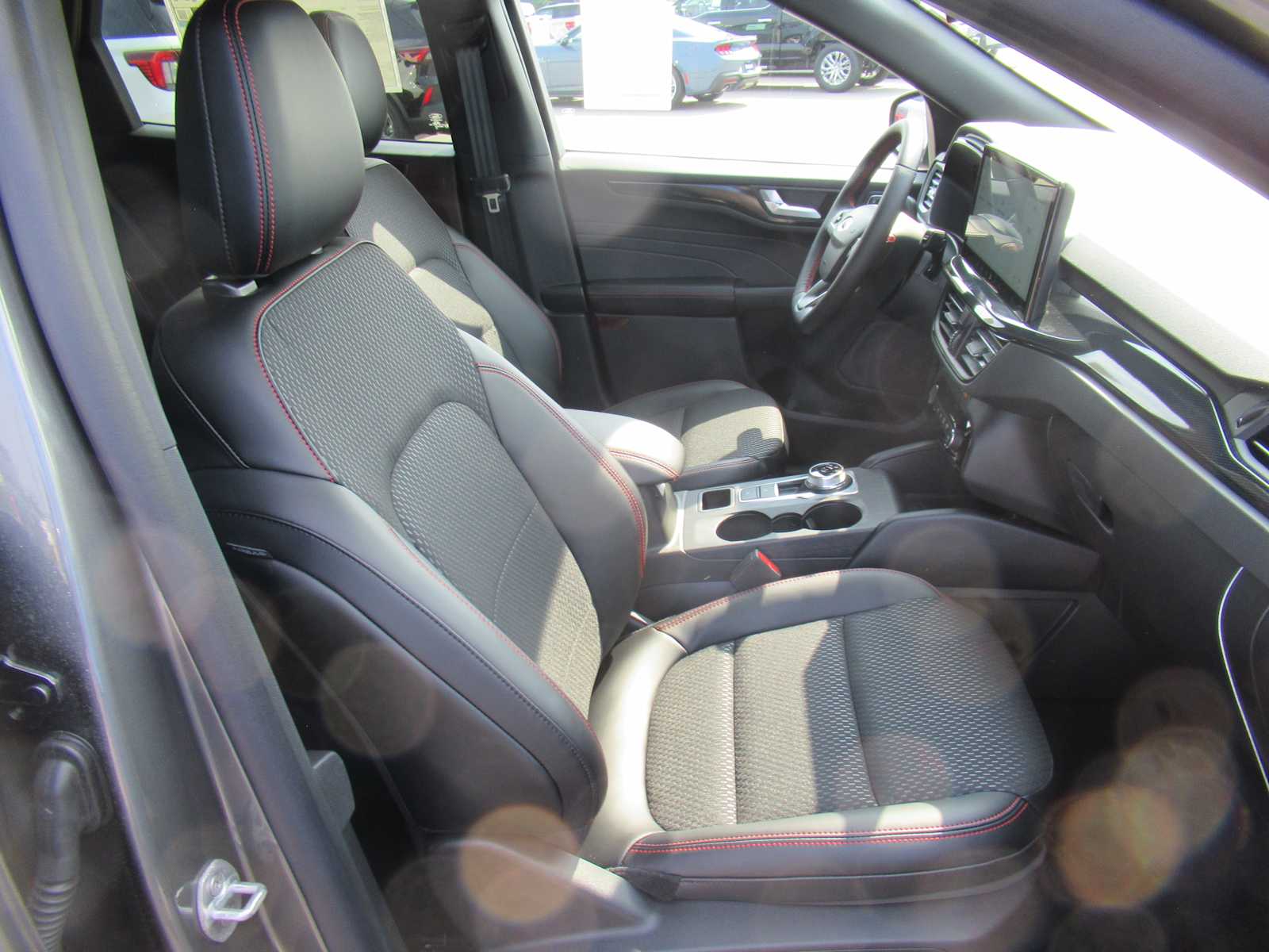 2025 Ford Escape ST-Line Select - Photo 10