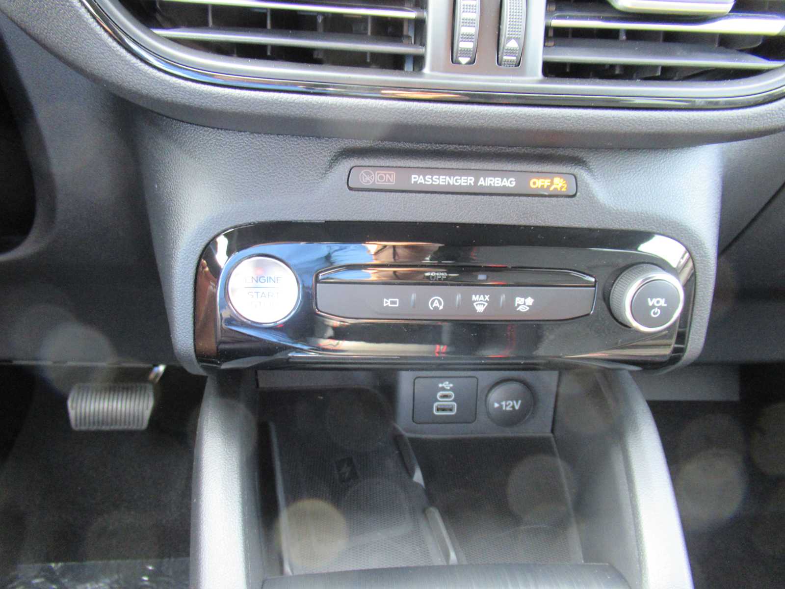 2025 Ford Escape ST-Line Select - Photo 23
