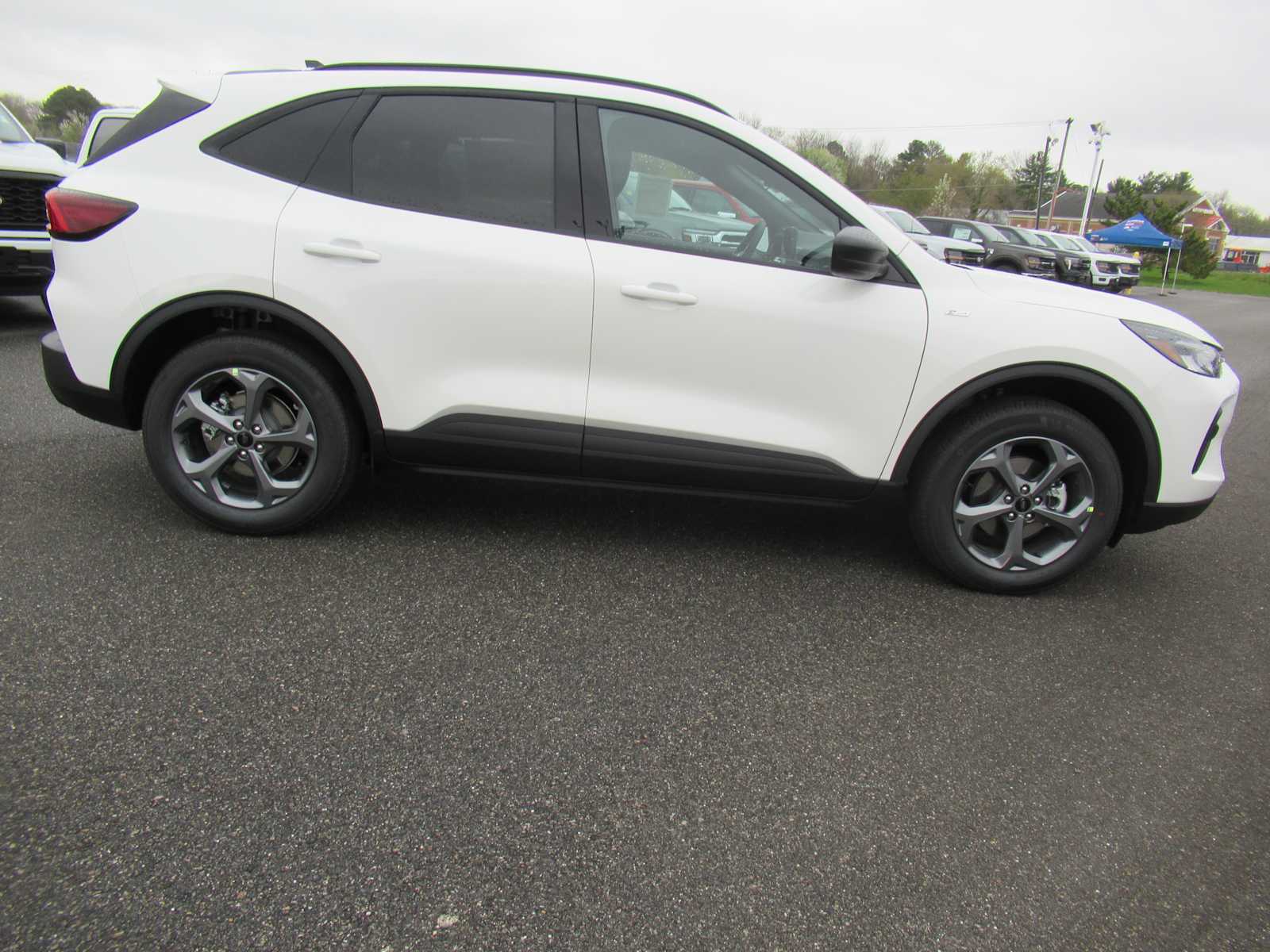 2025 Ford Escape ST-Line photo 4