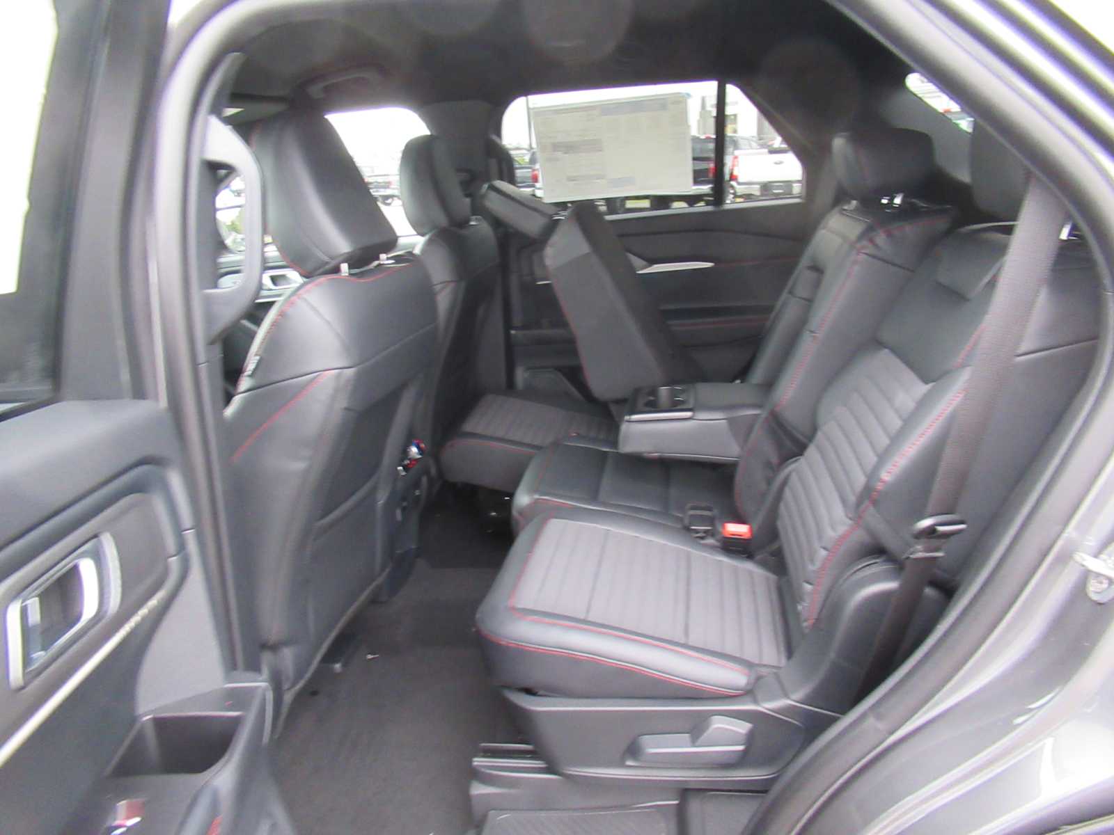 2026 Ford Explorer ST-Line - Photo 12