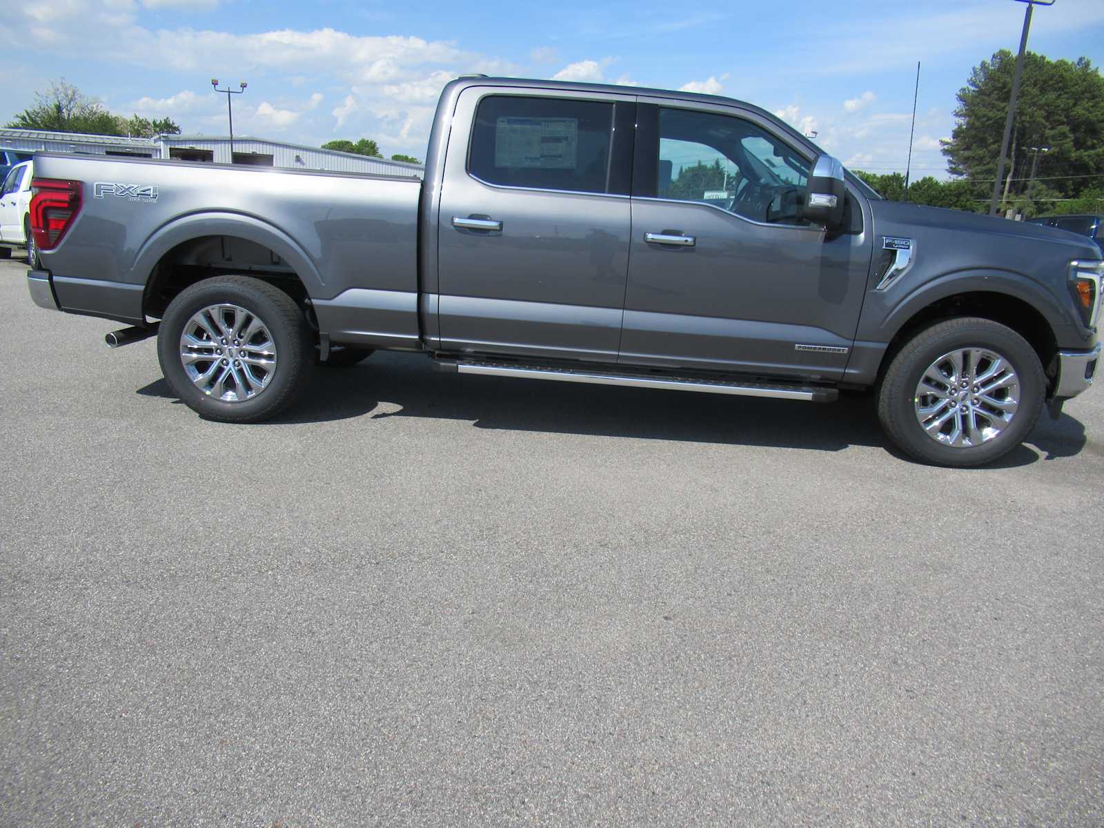 2025 Ford F-150 Lariat photo 4