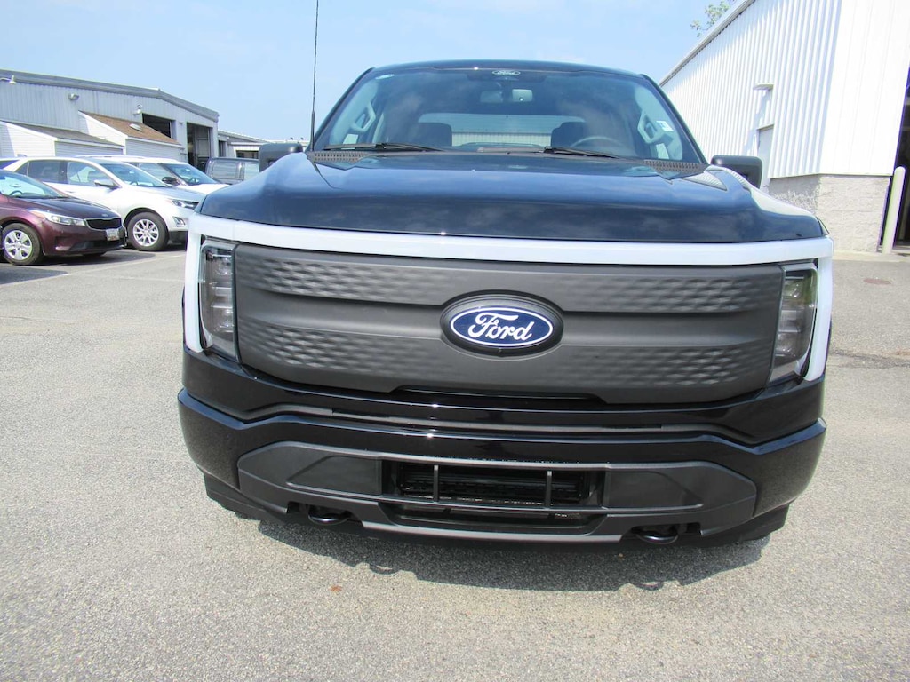 New 2025 Ford F-150 Lightning XLT 4WD Supercrew 5.5 Box Truck SuperCrew Cab