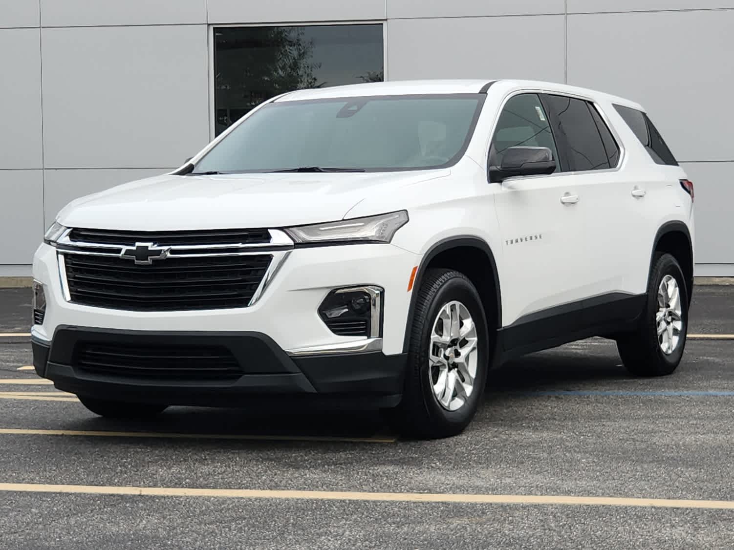 2023 Chevrolet Traverse LS's photo