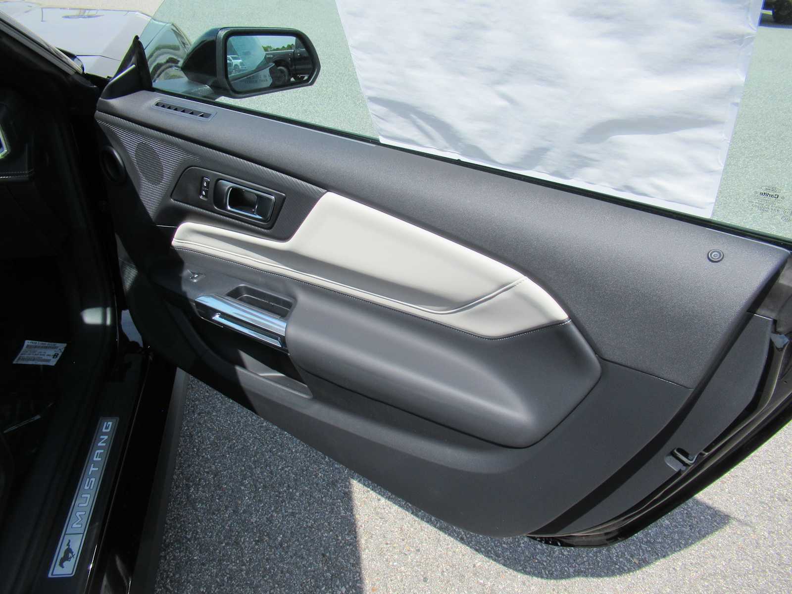 2025 Ford Mustang GT Premium Convertible - Photo 14