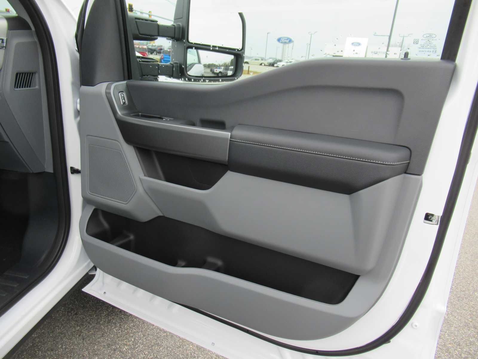 2026 Ford F-350 Super Duty XL - Photo 14