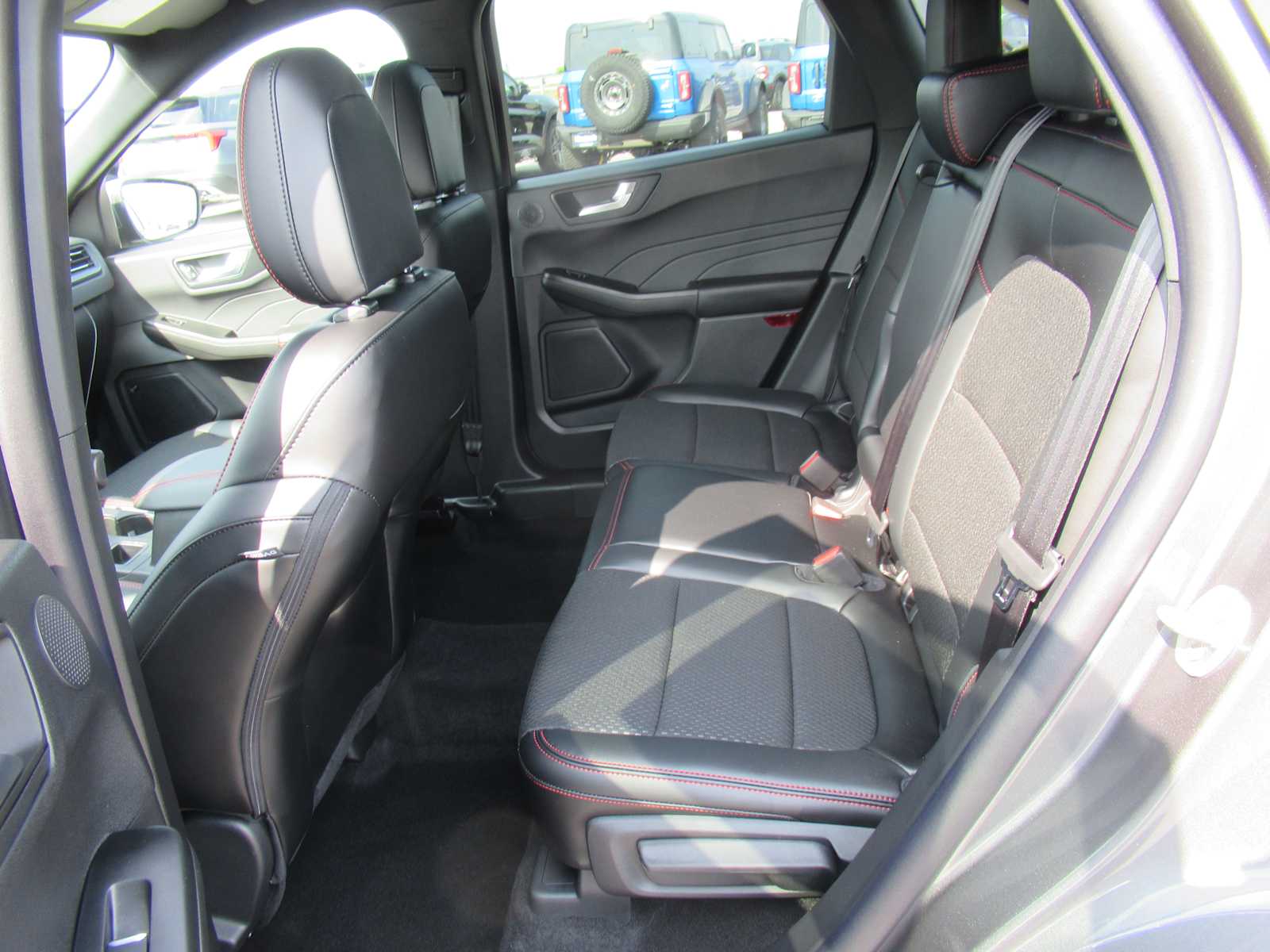 2025 Ford Escape ST-Line Select - Photo 17