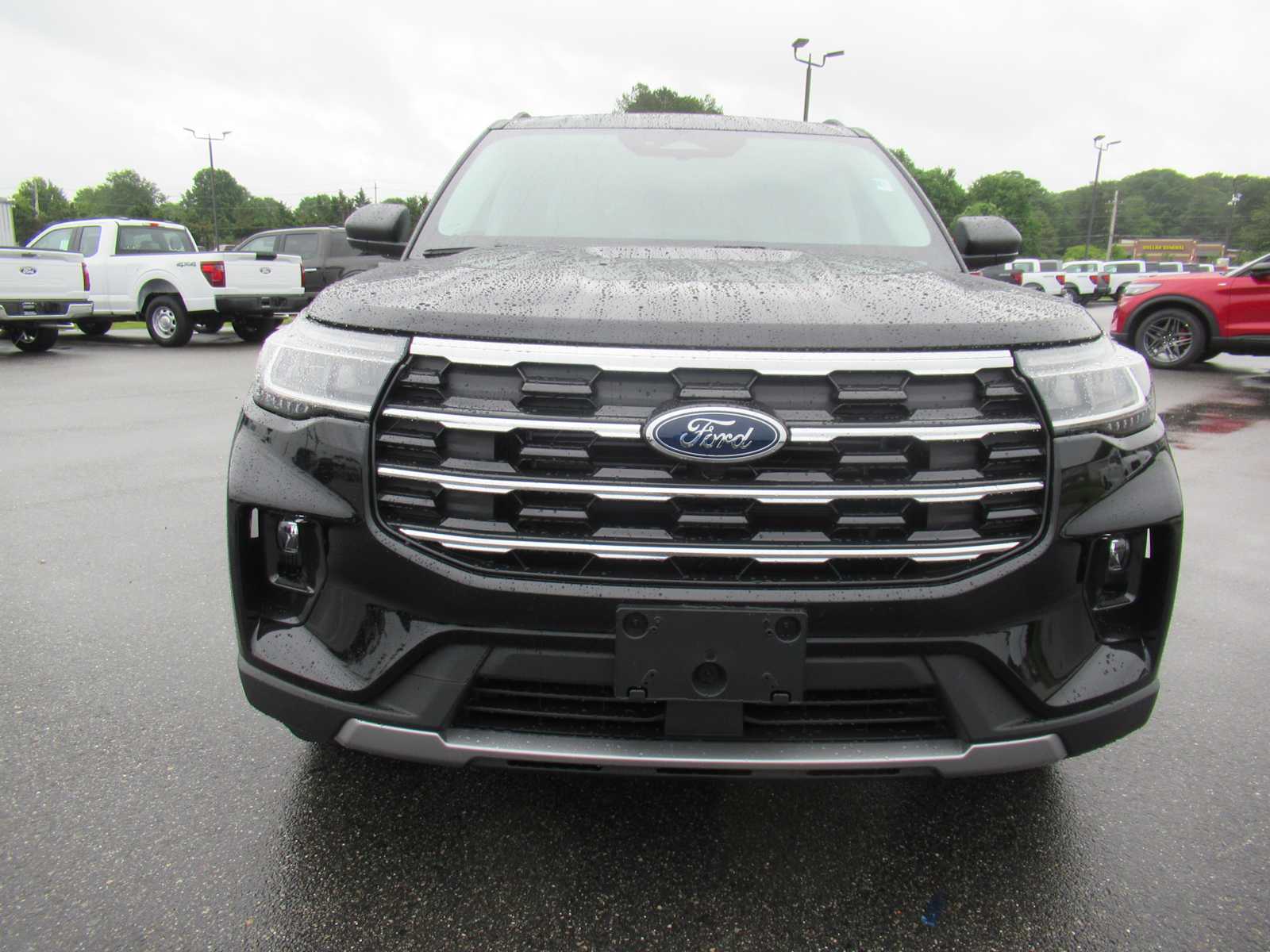 2025 Ford Explorer photo 2