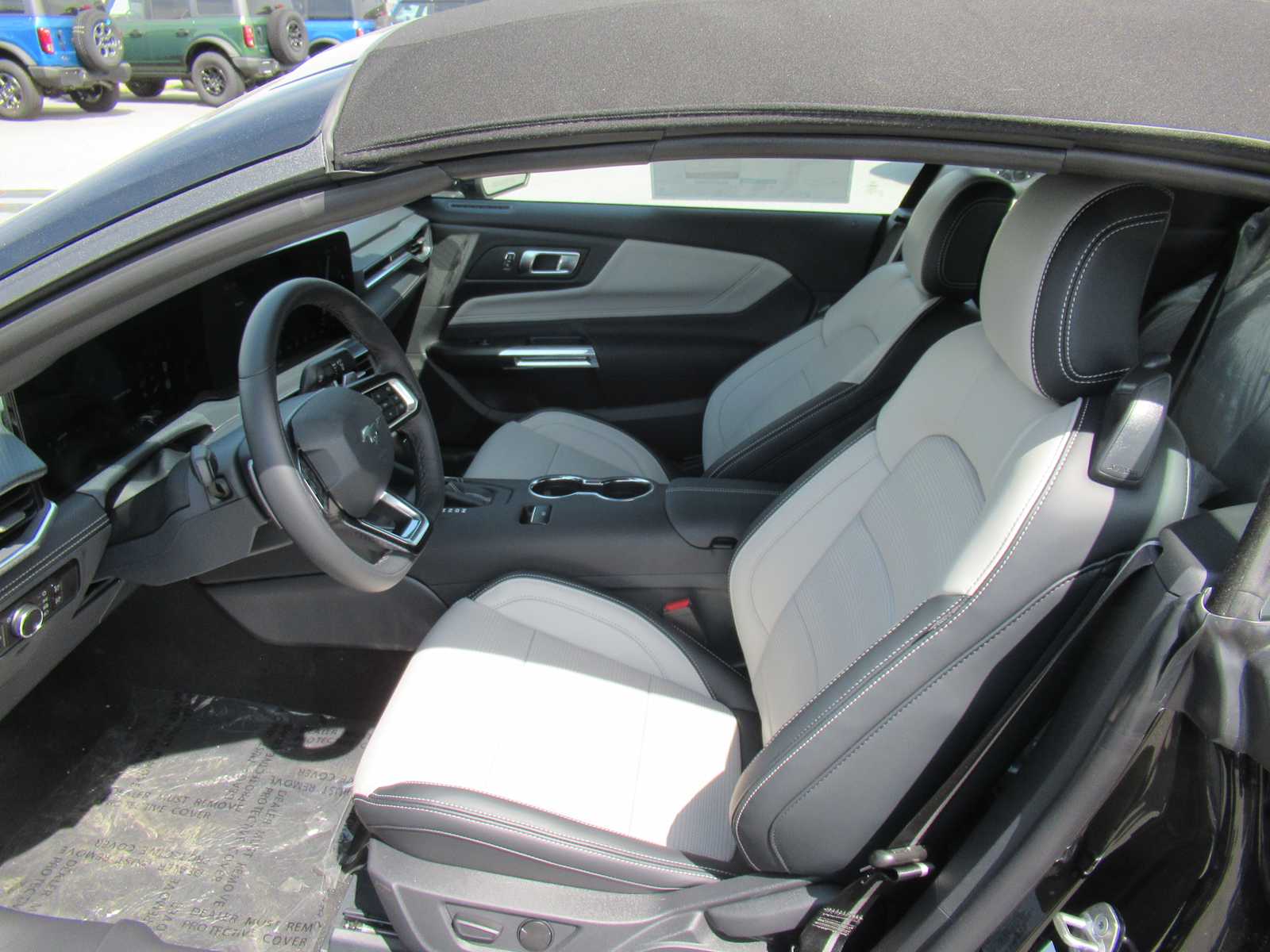 2025 Ford Mustang GT Premium Convertible - Photo 10